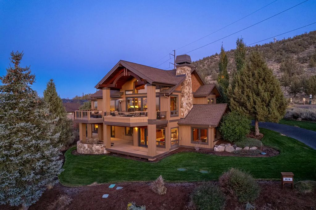 824 Highland View Loop, Redmond