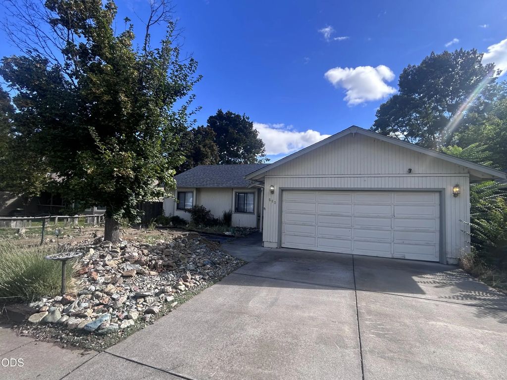 583 Snowy Butte Lane, Central Point