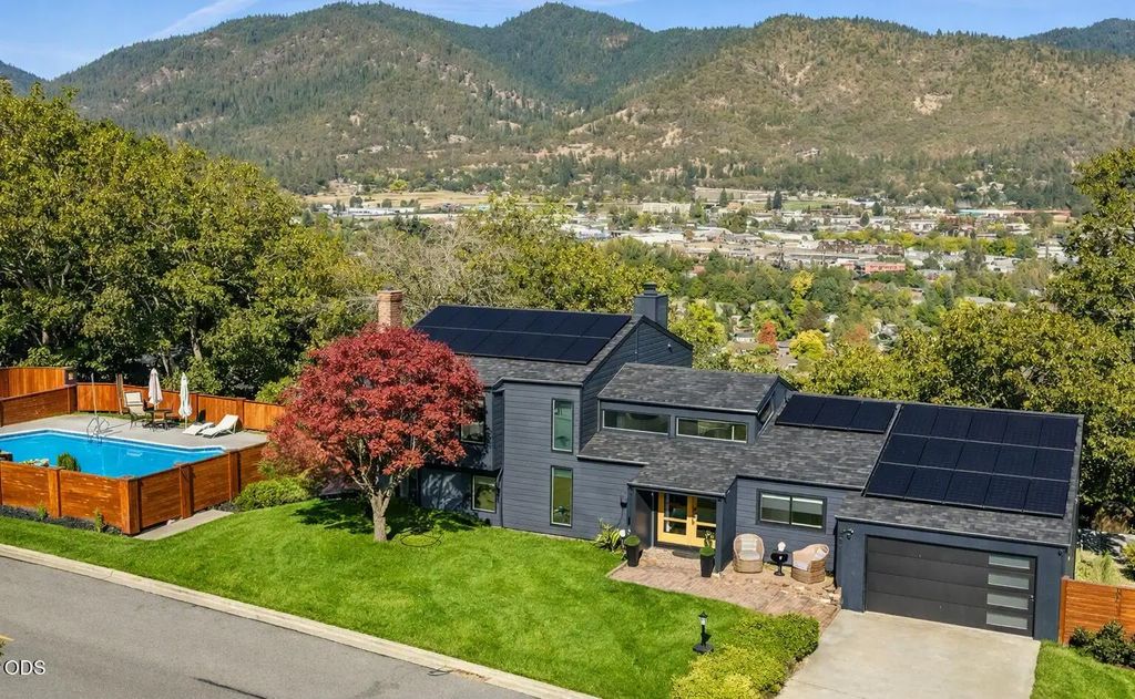 1021 Nw Starlite Place, Grants Pass