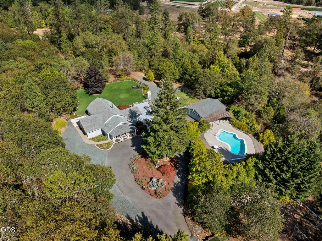 8939 Monument Drive, Grants Pass