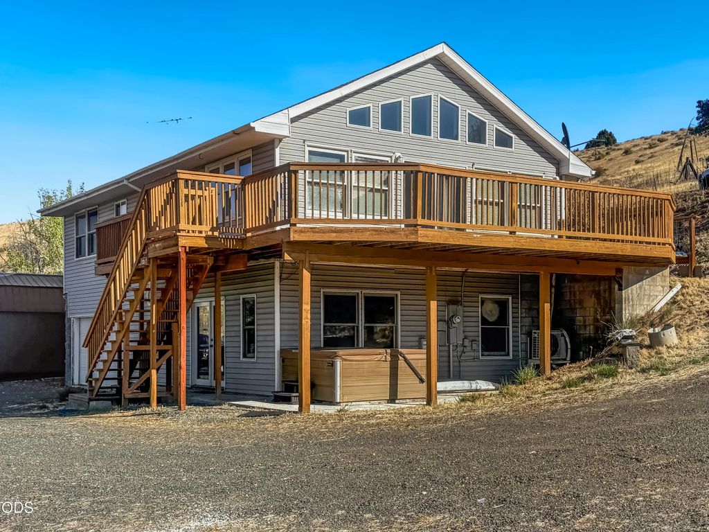 645 N Washington Street, Prairie City