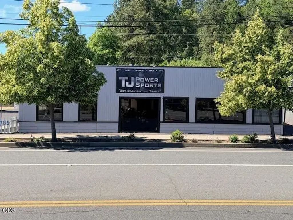 785 Rogue River Highway, Grants Pass