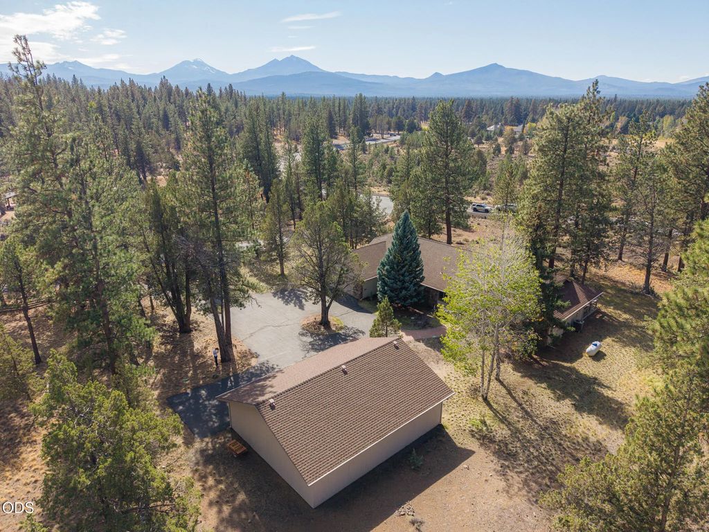 16010 Old Juniper Road, Sisters