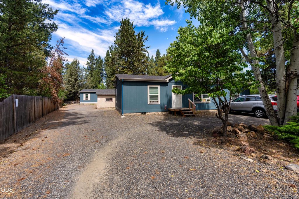 61071 Chuckanut Drive, Bend