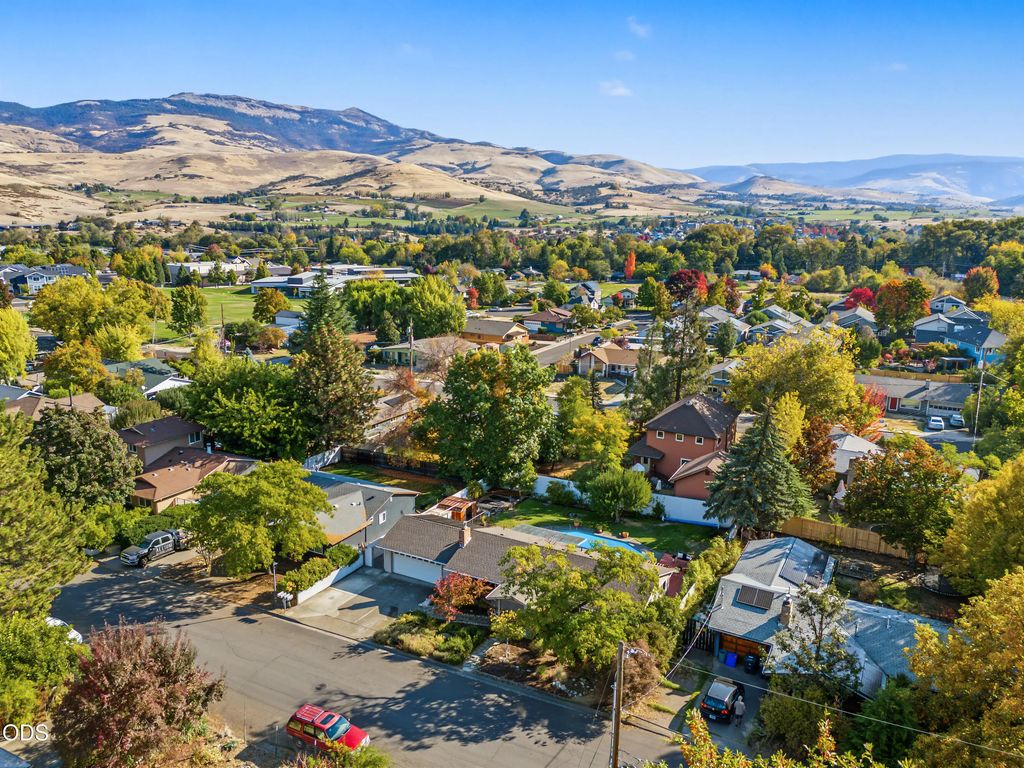 482 Drager Street, Ashland