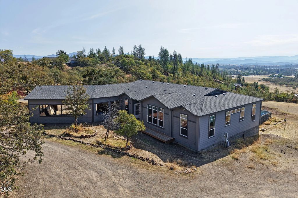 1234 Wedgewood Drive, Eagle Point
