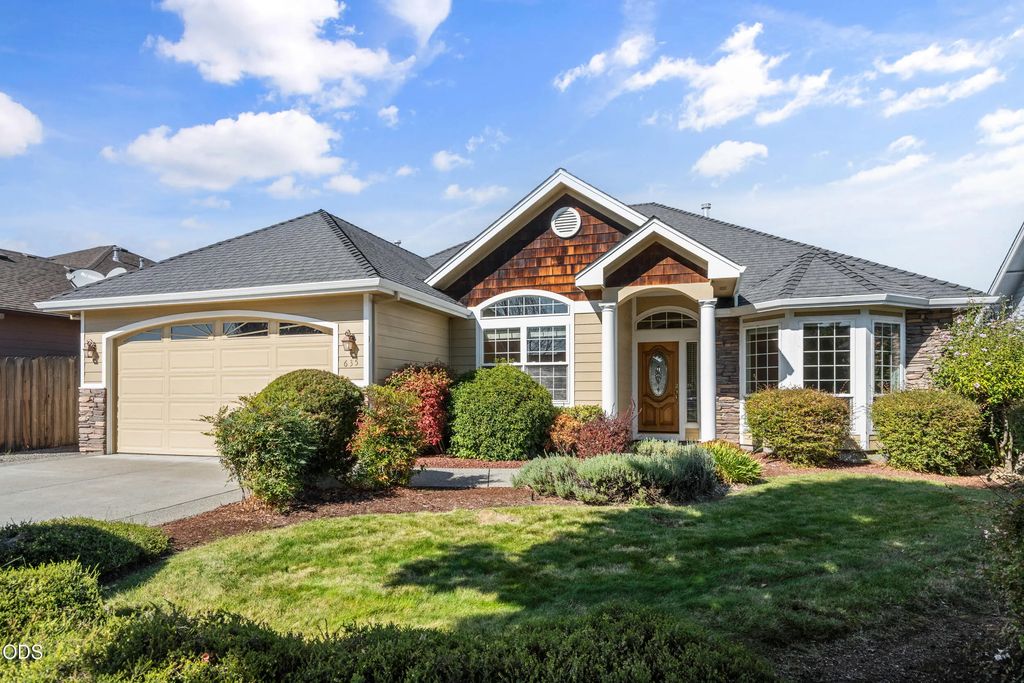 635 Cedarwood Drive, Eagle Point