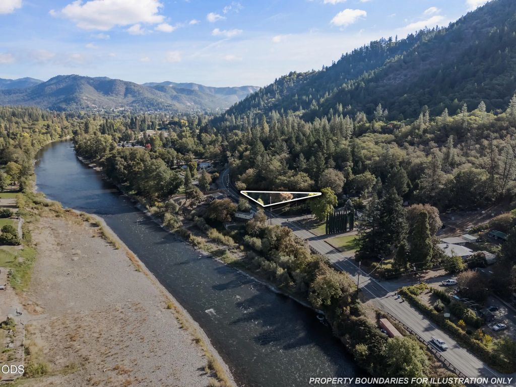 7949 Rogue River Highway, Grants Pass