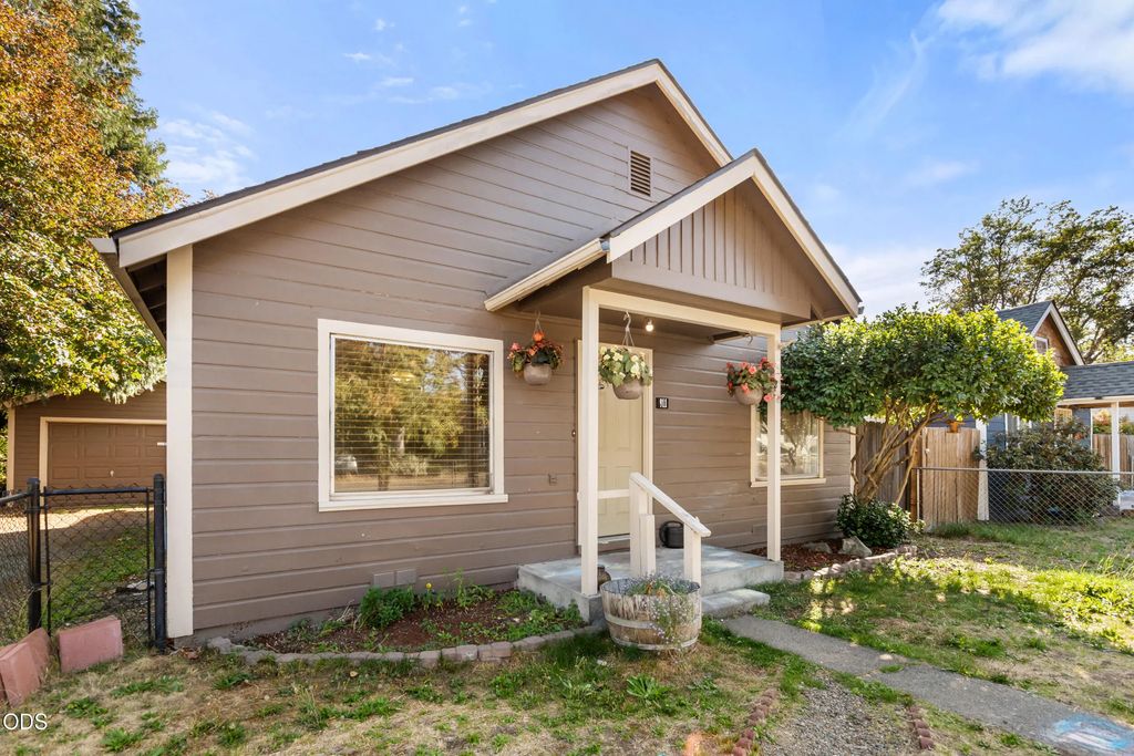 911 Sw I Street, Grants Pass