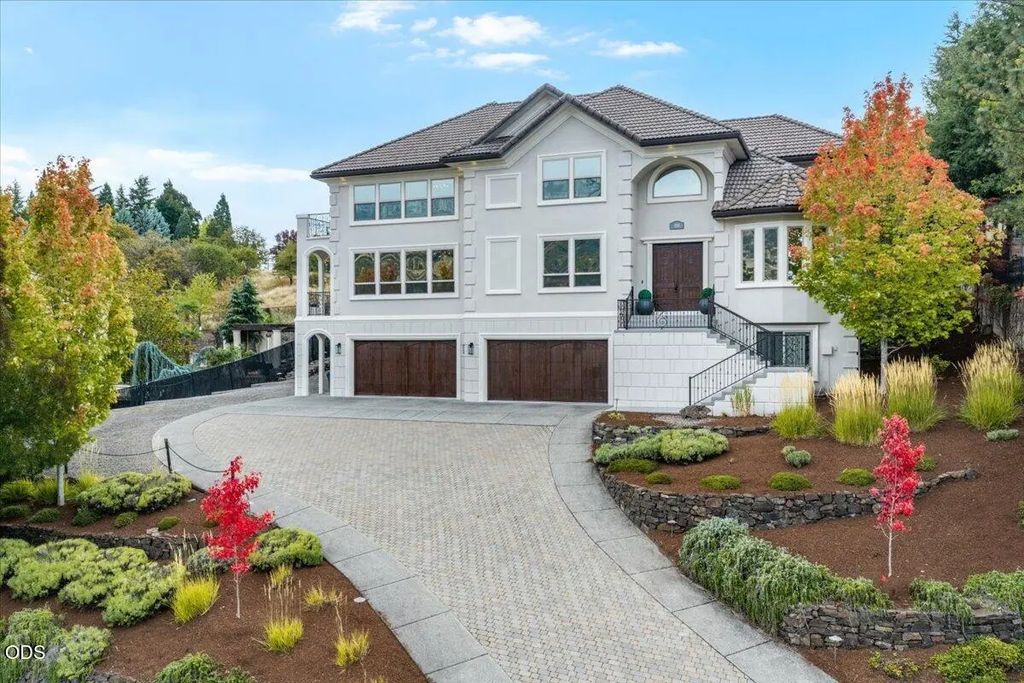 108 Monterey Drive, Medford