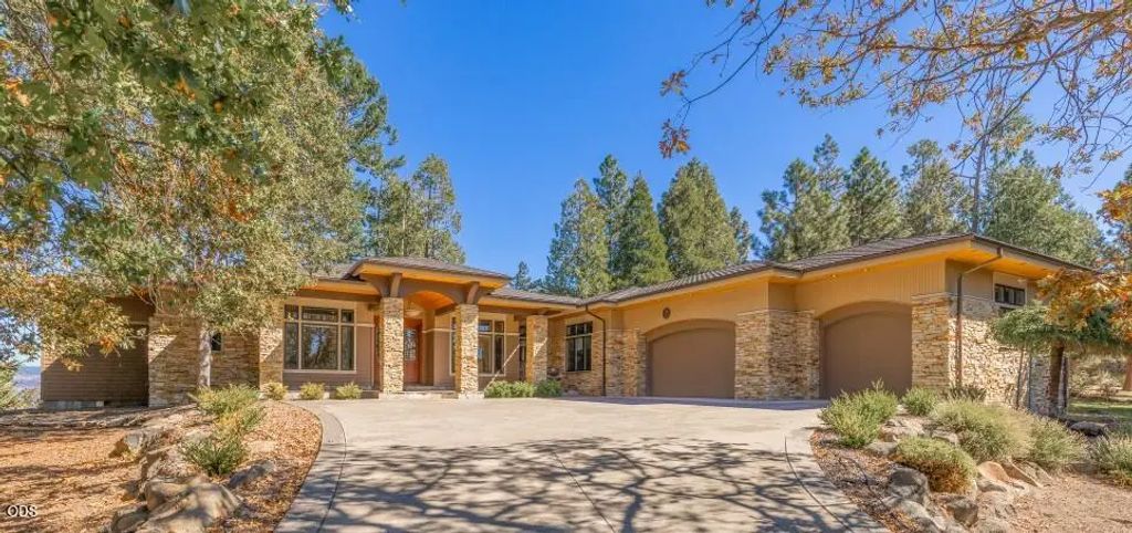 11025 Kestrel Road, Klamath Falls