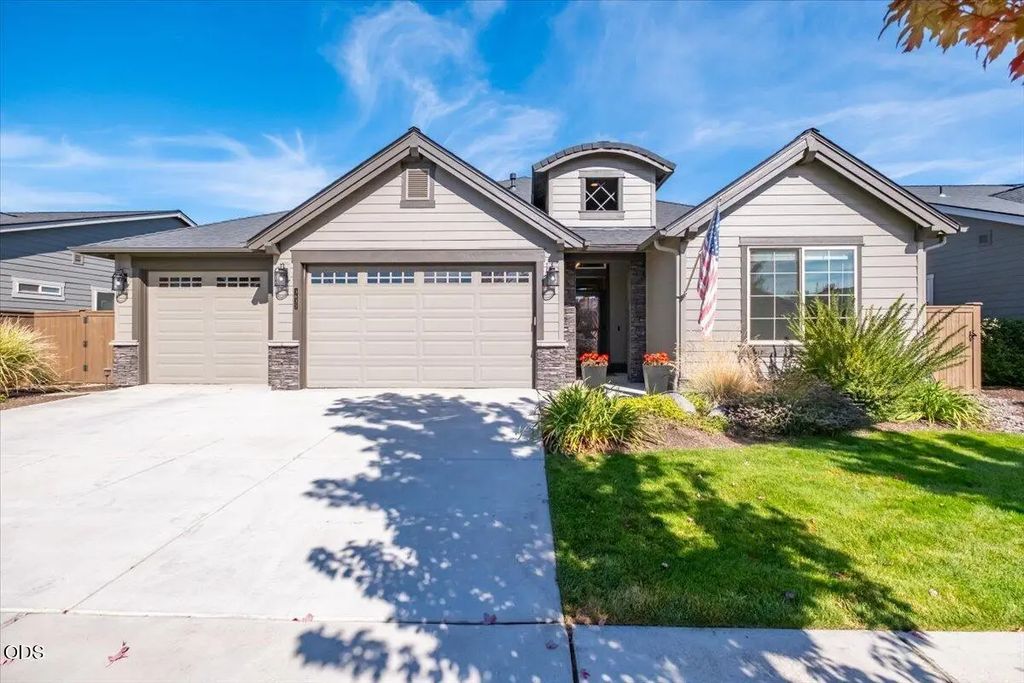 3635 Sw Badger Court, Redmond