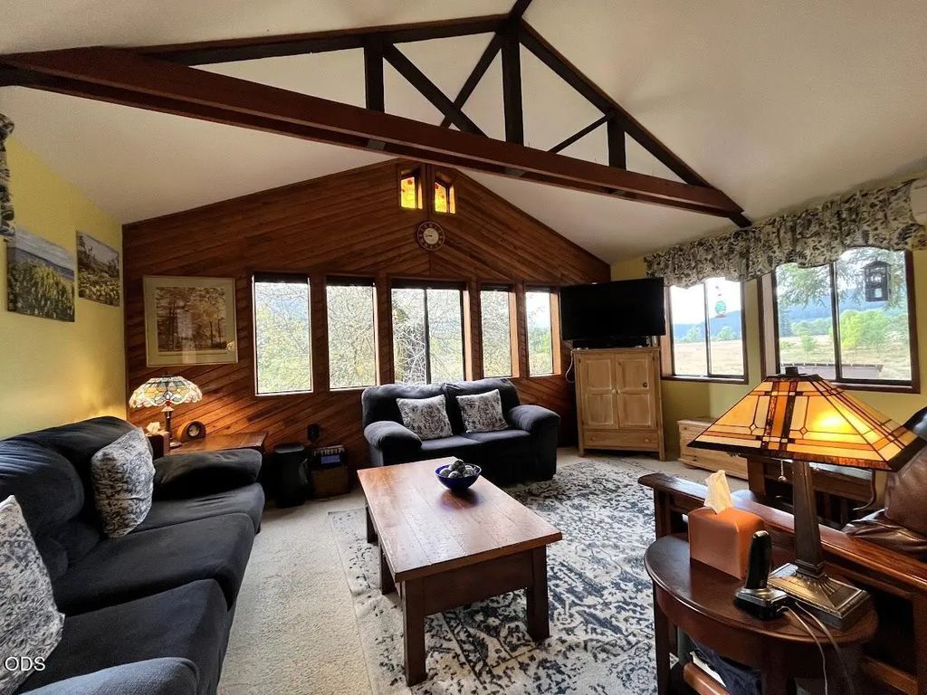 72743 Shoestring Road, Cottage Grove