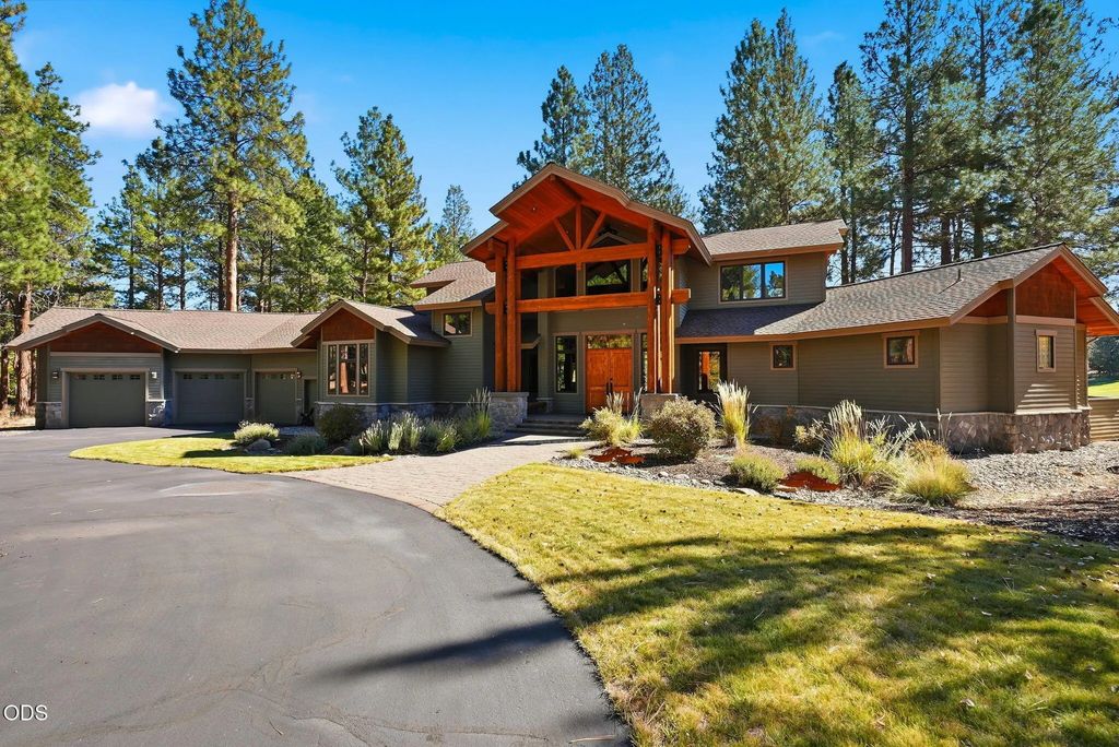 17111 Lady Caroline Drive, Sisters