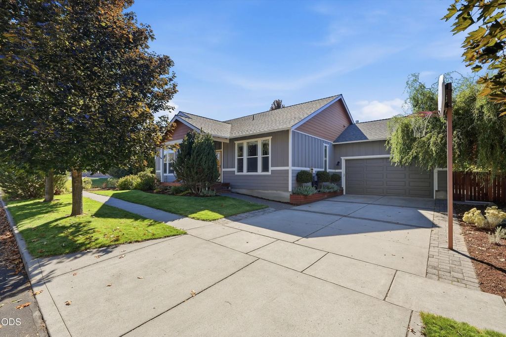 20717 Snow Peaks Drive, Bend