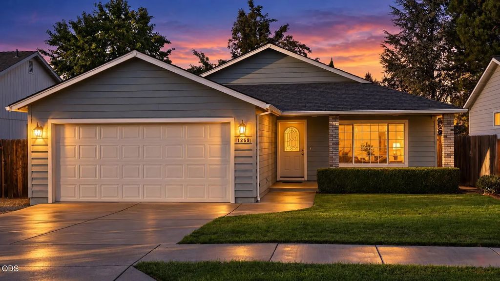 1259 Applegate Lane, Medford