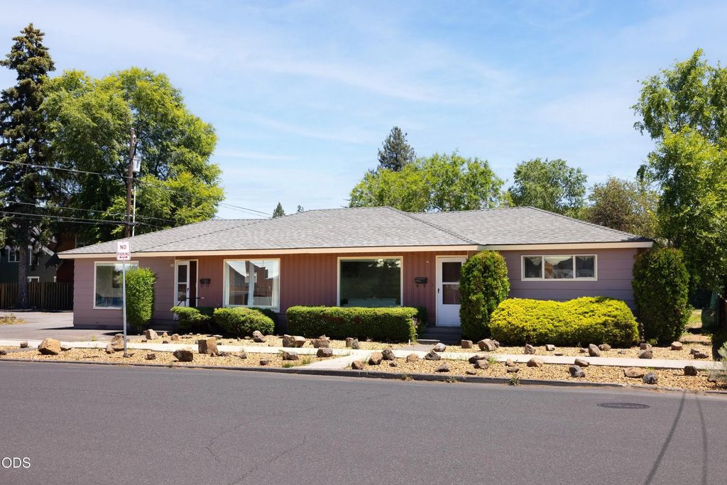 820 Ne 4th Street, Bend