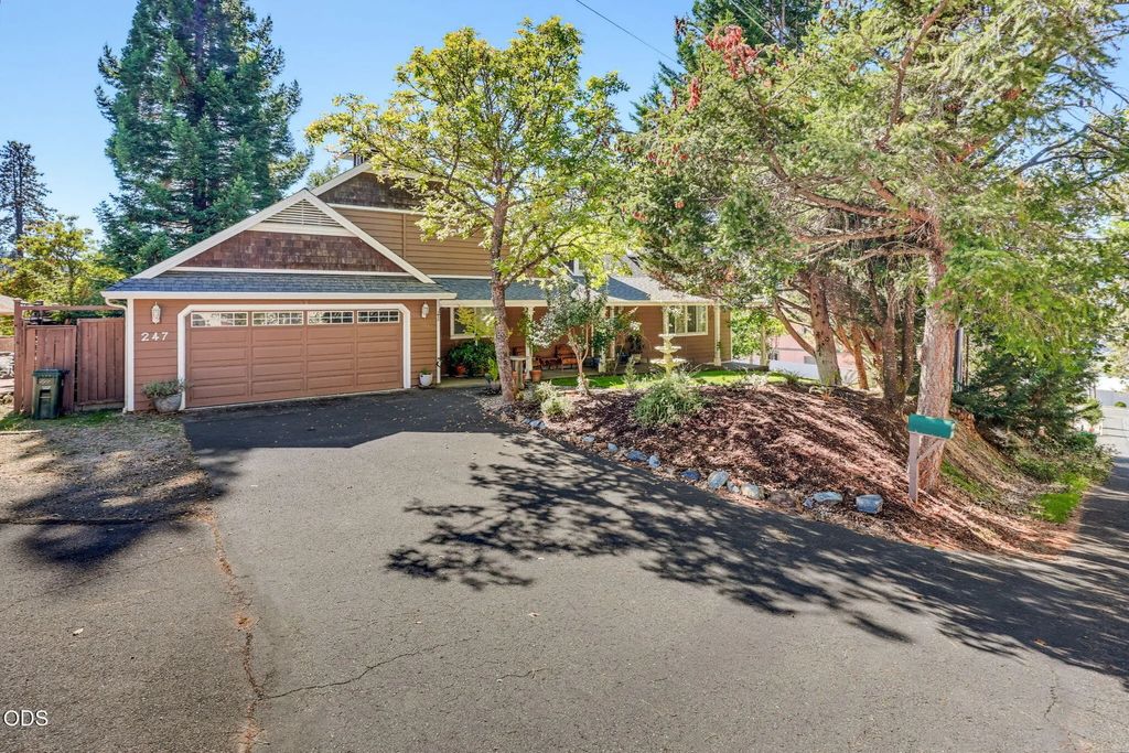 247 Se Hill Top Drive, Grants Pass
