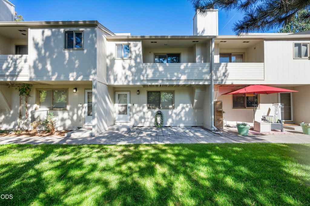 1050 Ne Butler Market Apt 3, Bend