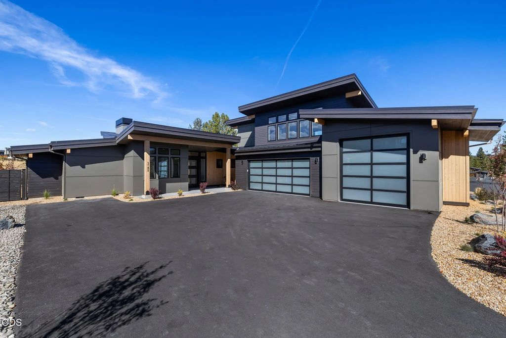 3142 Nw Crossing Drive 227, Bend