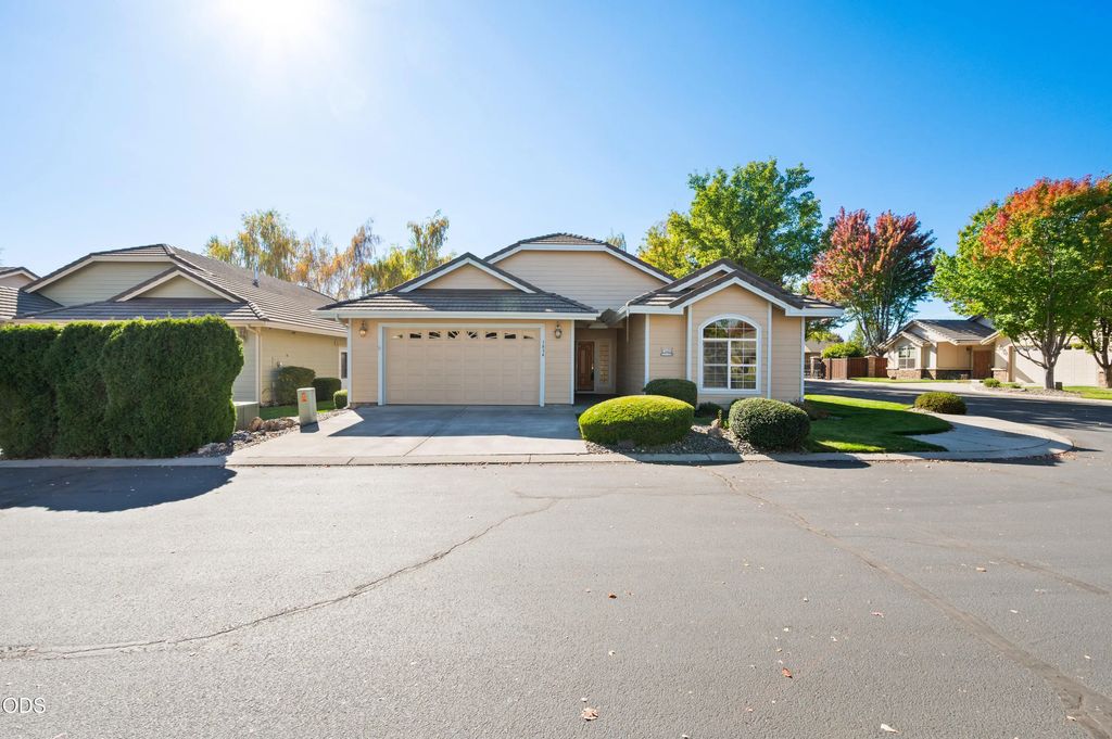 1834 Nw Nickernut Place, Redmond