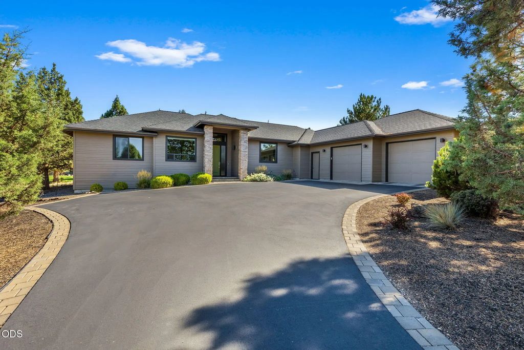 704 Golden Pheasant Drive, Redmond