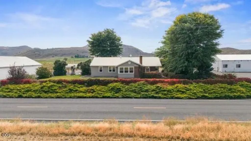 892 Cross Road, Klamath Falls
