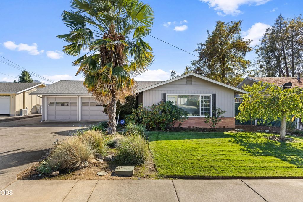 241 Ne Savage Street, Grants Pass