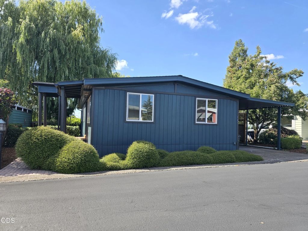 1800 Lakewood Court Spc 107, Eugene