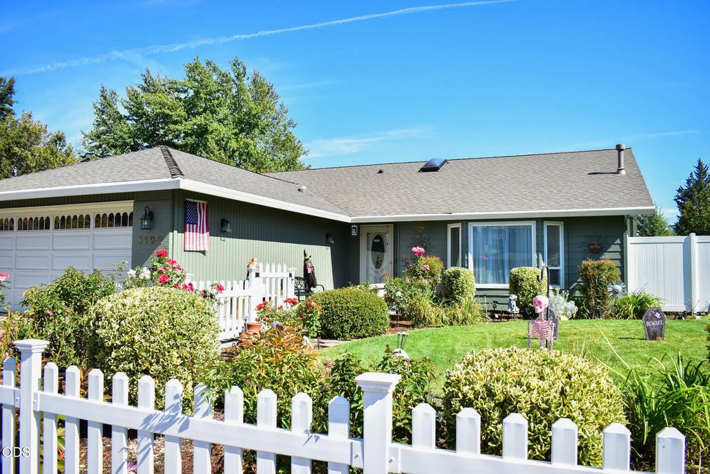 1122 Easthills Court, Medford
