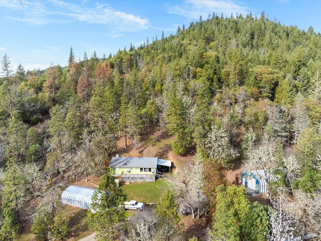 18525 E Evans Creek Road, Rogue River