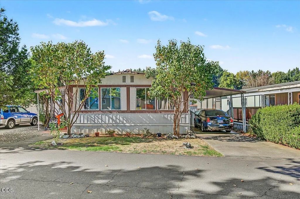 335 Beechwood Drive, Grants Pass