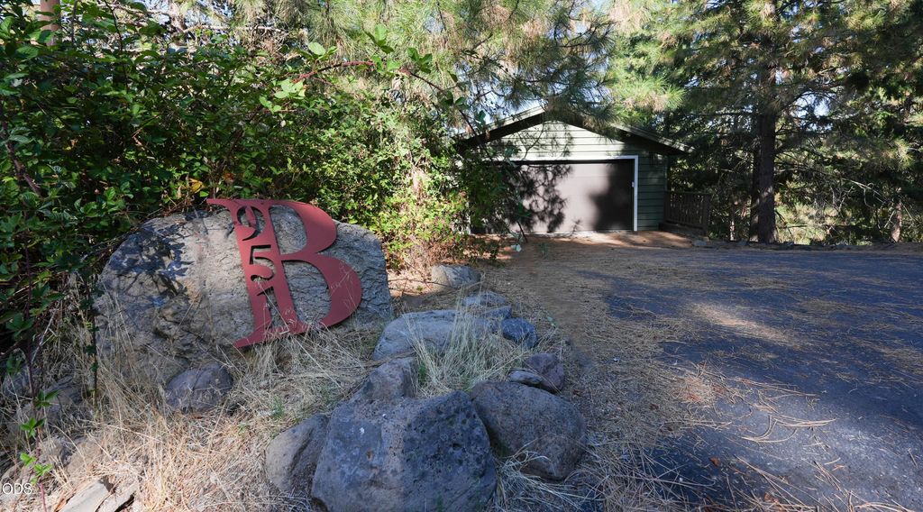 951 Ponderosa Drive, Klamath Falls