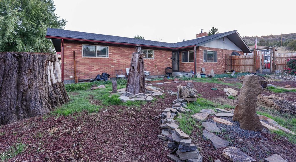 2455 Redwood Drive, Klamath Falls
