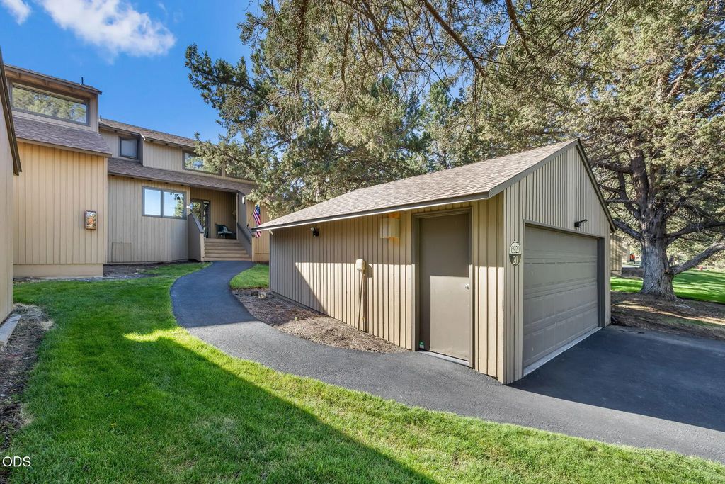 6920 Robin Court, Redmond