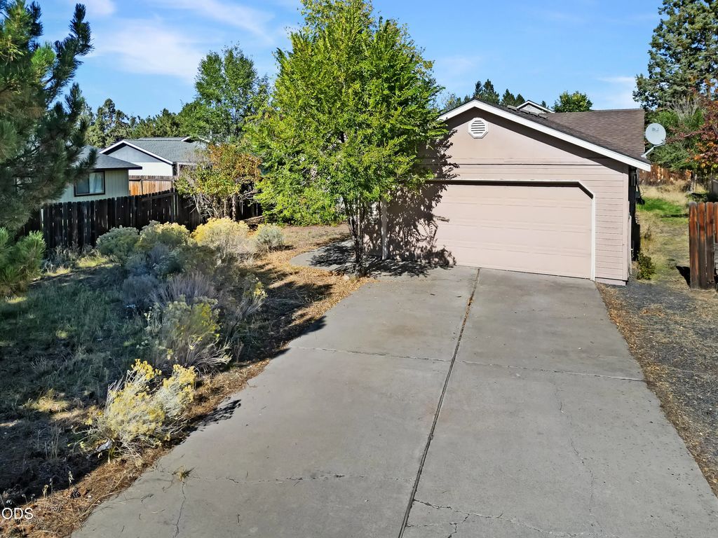 2052 Ne Red Rock Lane, Bend