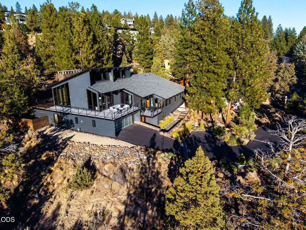 2108 Nw Rimrock Drive, Bend