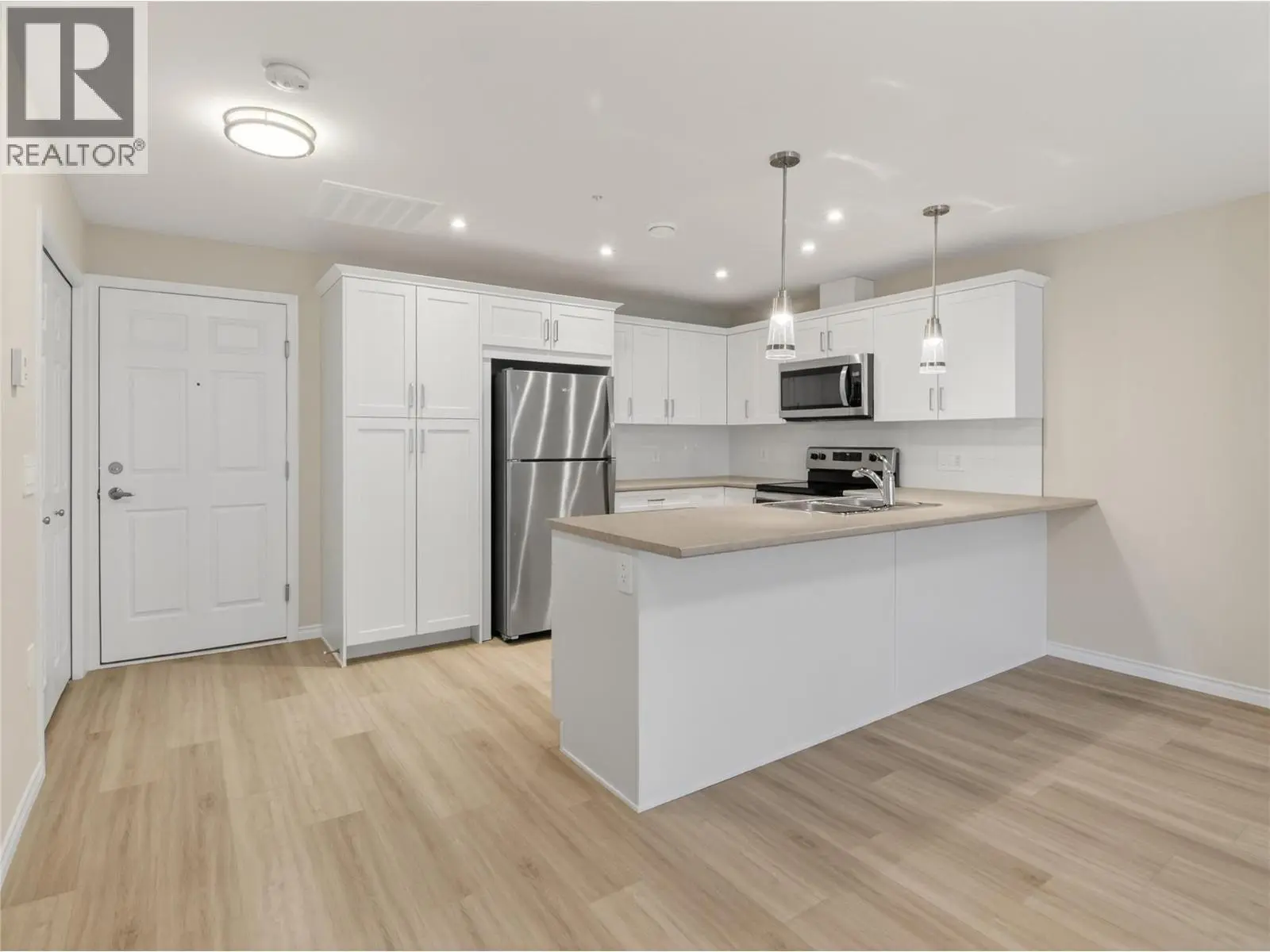 3362 Skaha Lake Road Unit# 604. Penticton, British Columbia