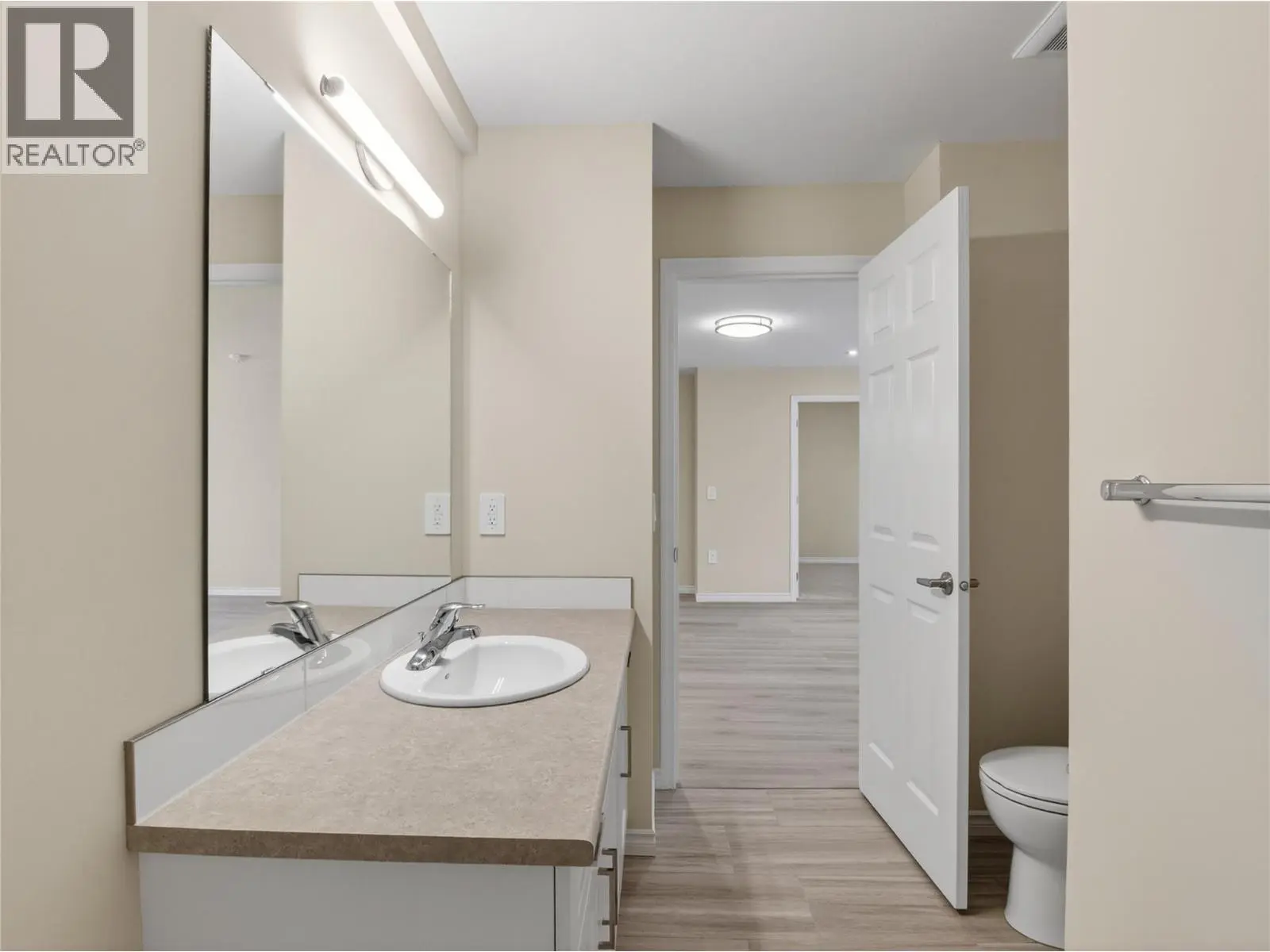 3362 Skaha Lake Road Unit# 604. Penticton, British Columbia