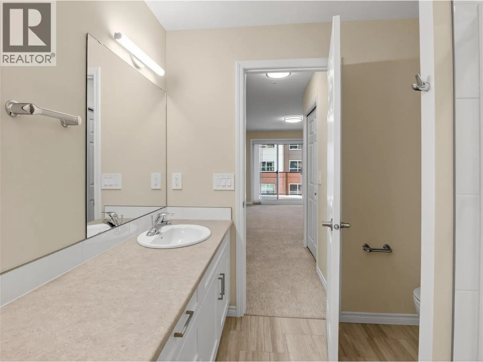 3362 Skaha Lake Road Unit# 604. Penticton, British Columbia