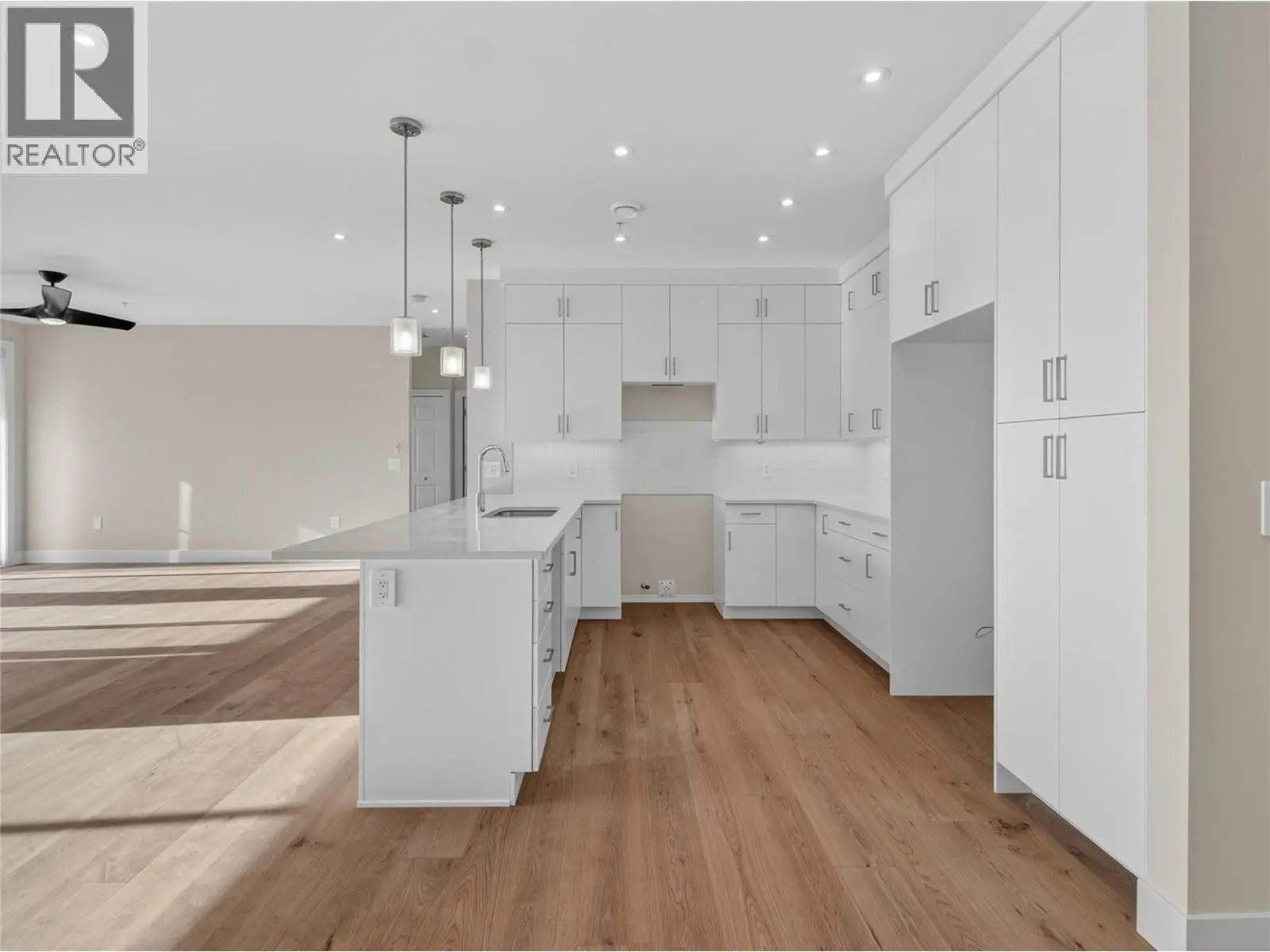 3362 Skaha Lake Road Unit# 1303. Penticton, British Columbia