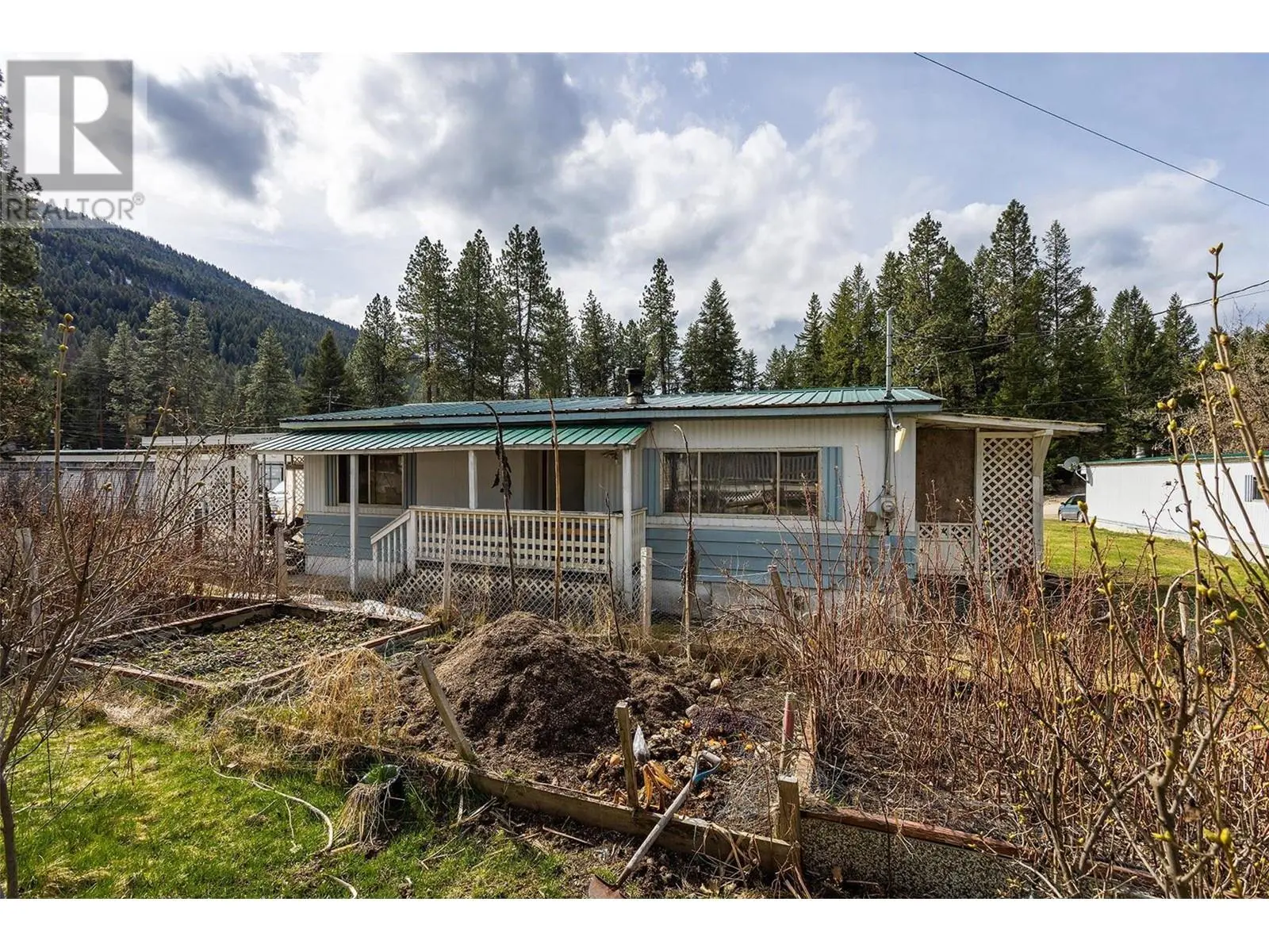 85 Ernest Avenue. Beaverdell, British Columbia