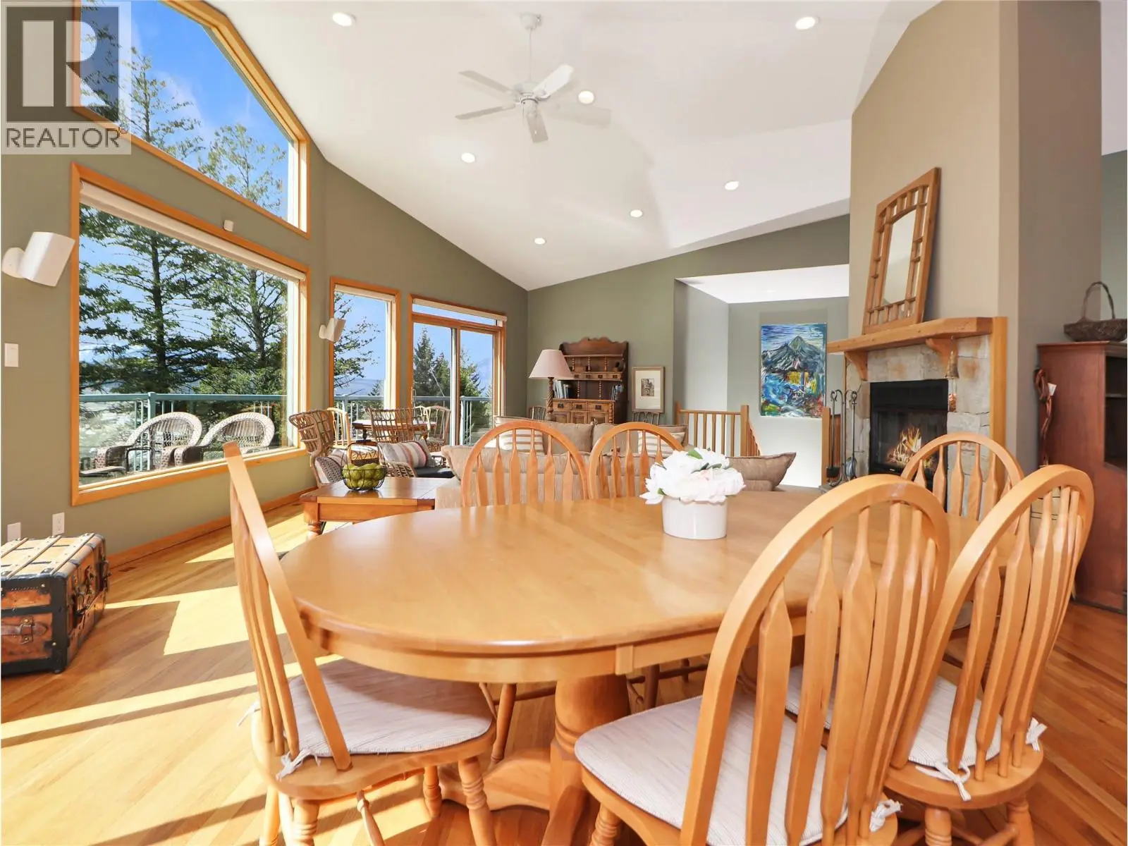 2360/2380 95 Highway. Spillimacheen, British Columbia