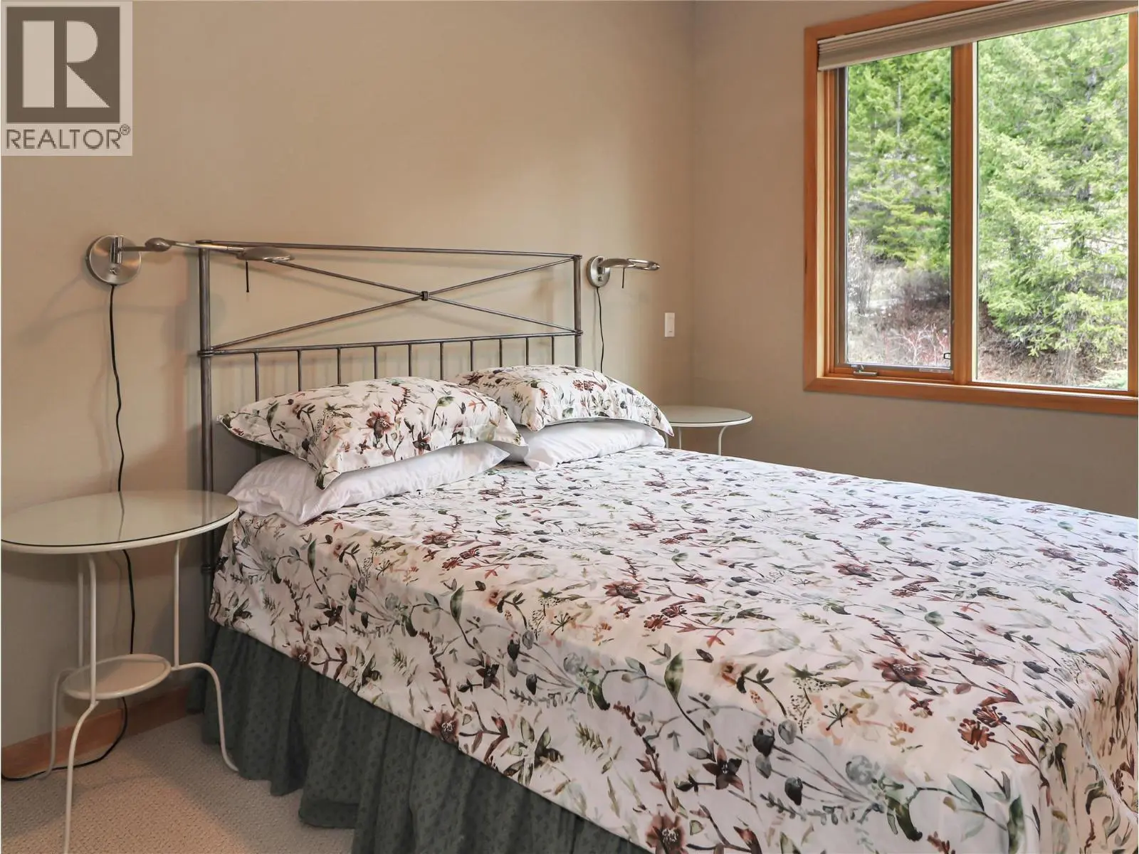 2360/2380 95 Highway. Spillimacheen, British Columbia