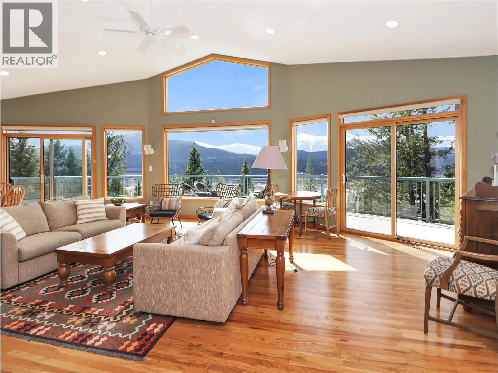 2360/2380 95 Highway. Spillimacheen, British Columbia