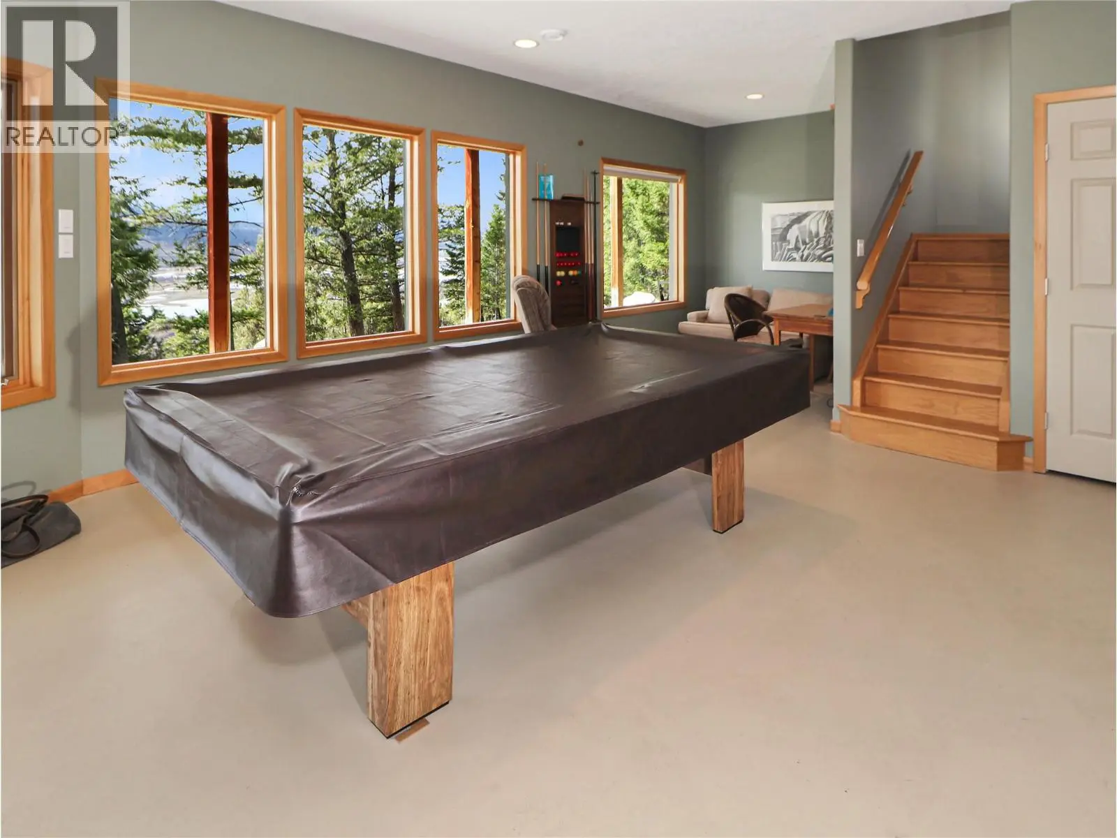 2360/2380 95 Highway. Spillimacheen, British Columbia