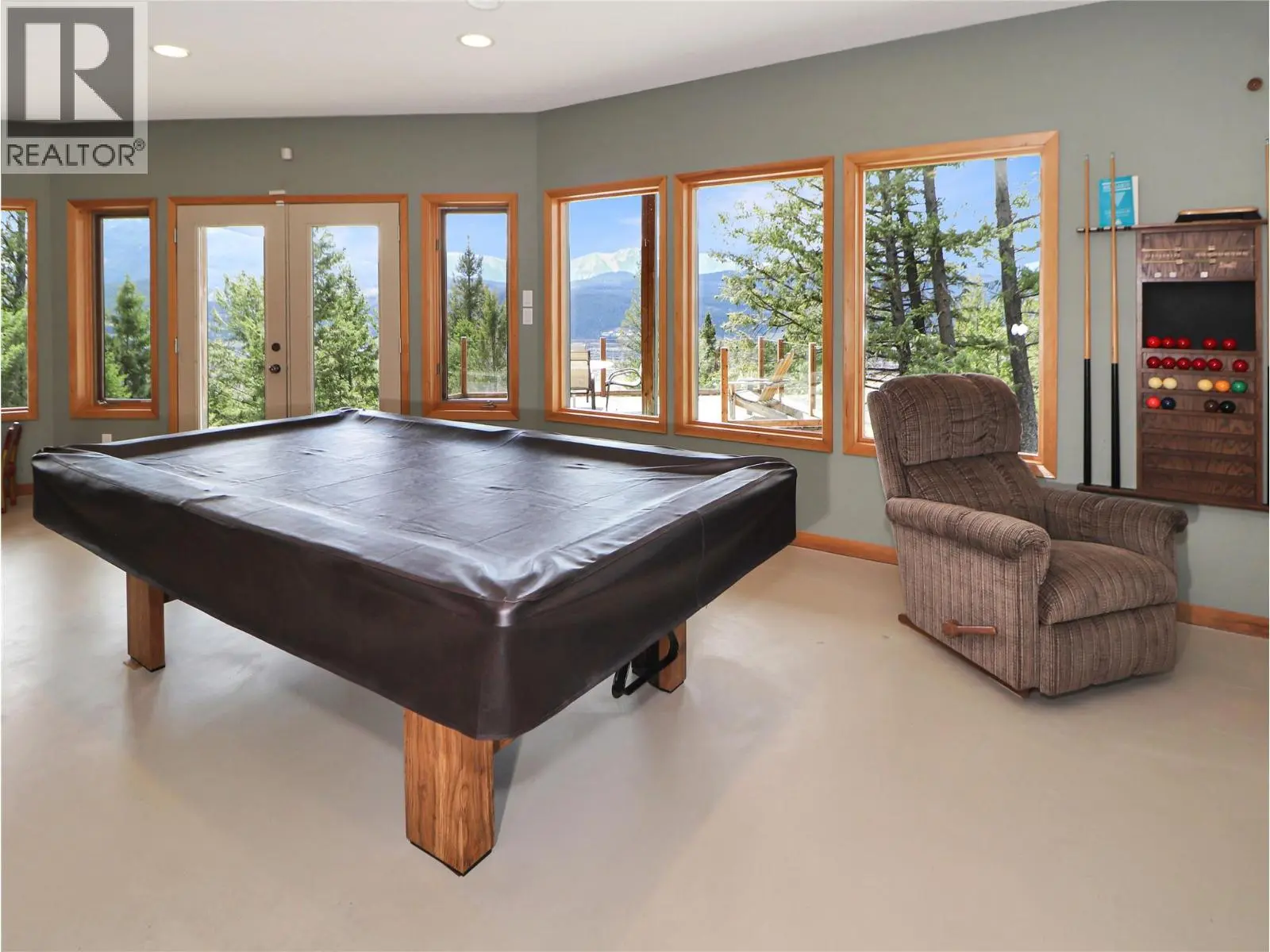 2360/2380 95 Highway. Spillimacheen, British Columbia