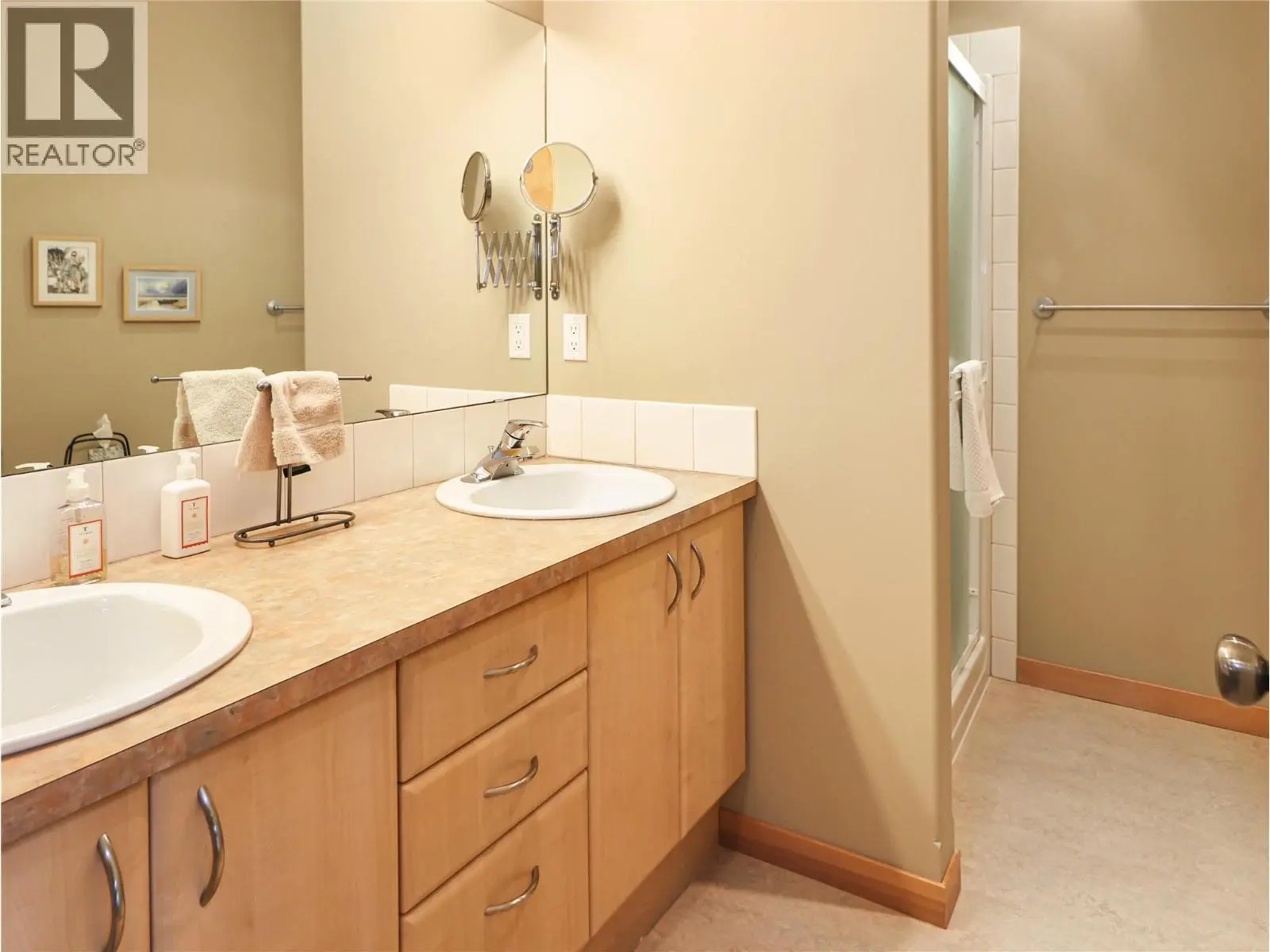 2360/2380 95 Highway. Spillimacheen, British Columbia