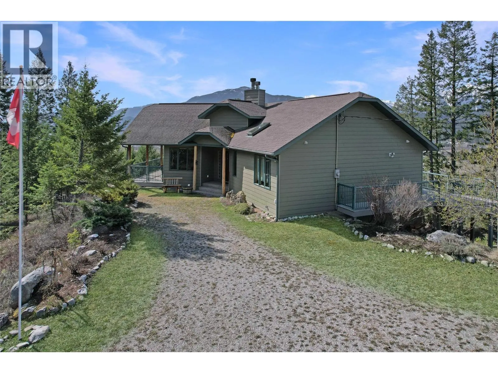 2360/2380 95 Highway. Spillimacheen, British Columbia