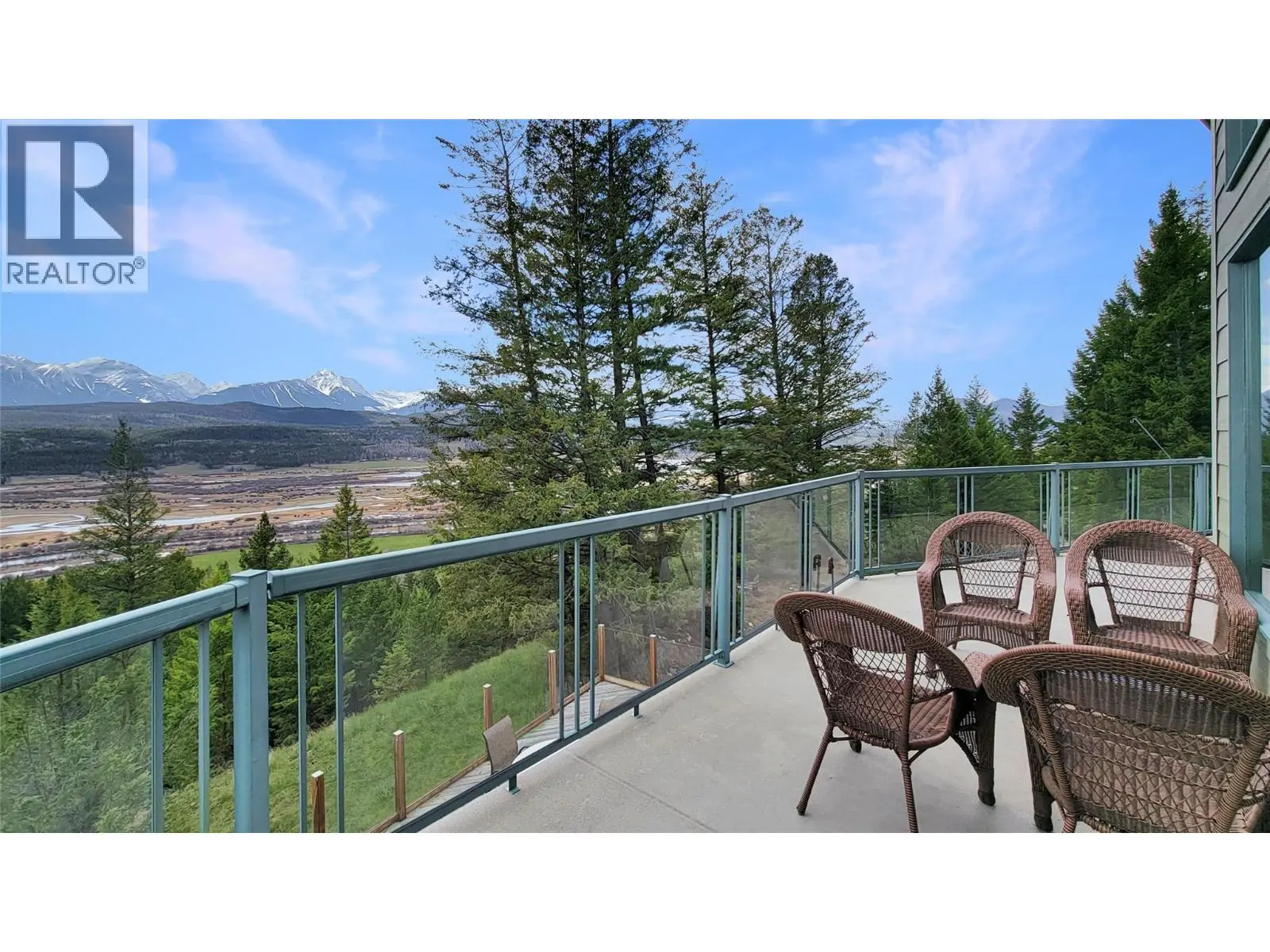 2360/2380 95 Highway. Spillimacheen, British Columbia
